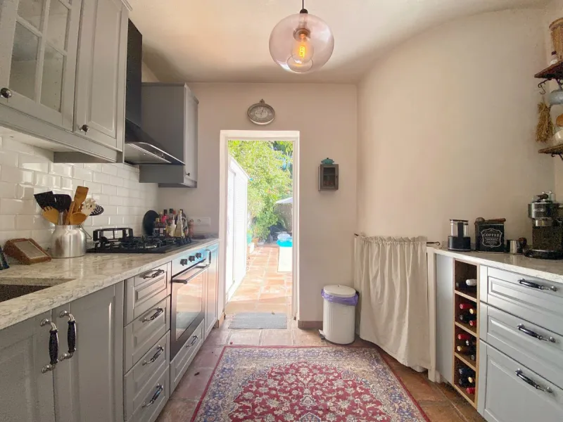 House - Semi-Detached House в продаже в Marbella, Málaga. В доме 3 спален и 2 ванных комнат. Площадь дома 107 м². Площадь участка 125 м²