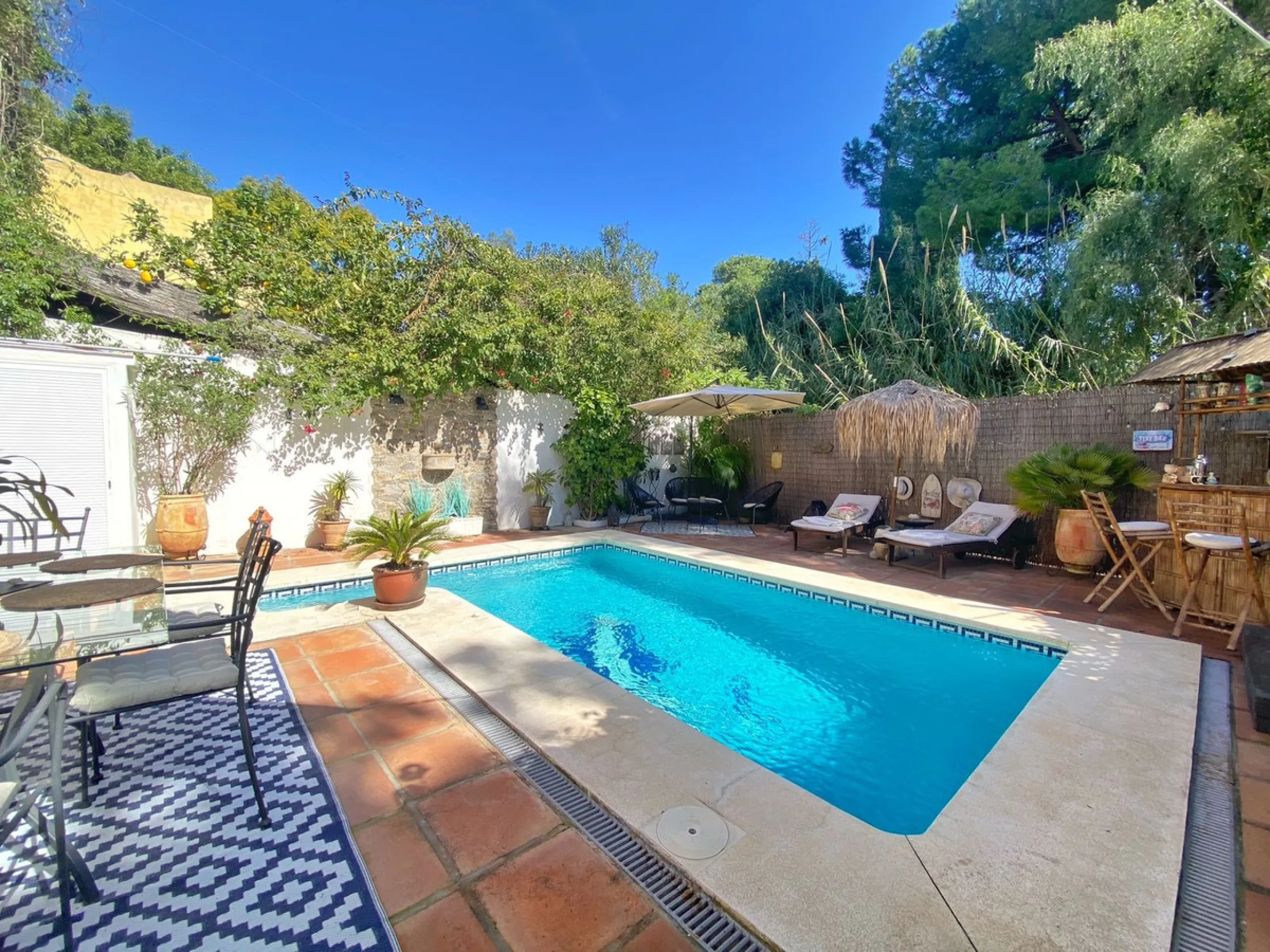 House - Semi-Detached House в продаже в Marbella, Málaga. В доме 3 спален и 2 ванных комнат. Площадь дома 107 м². Площадь участка 125 м²