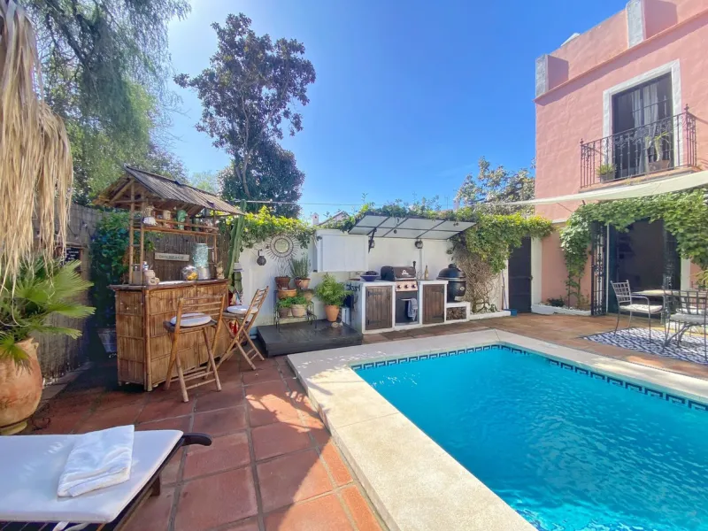 House - Semi-Detached House в продаже в Marbella, Málaga. В доме 3 спален и 2 ванных комнат. Площадь дома 107 м². Площадь участка 125 м²