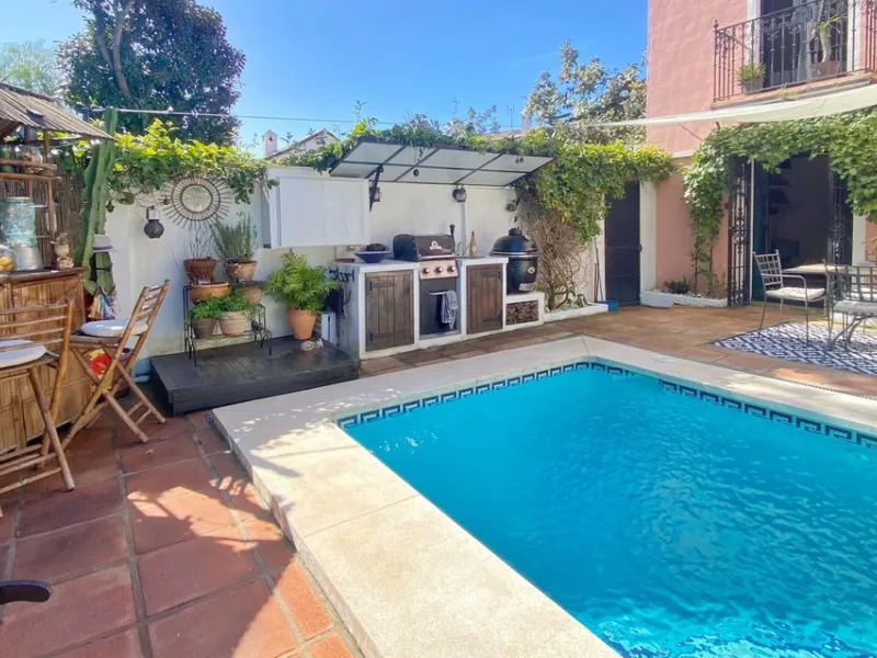 House - Semi-Detached House в продаже в Marbella, Málaga. В доме 3 спален и 2 ванных комнат. Площадь дома 107 м². Площадь участка 125 м²