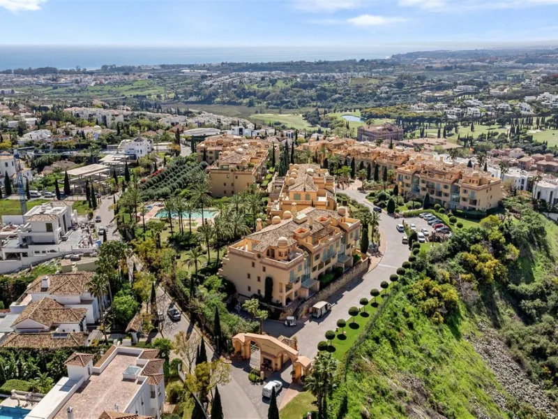 Exceptional panoramic duplex penthouse is located in the prestigious Los Flamingos Golf Resort and offers four bedrooms and two and a half bathrooms, beautifully presented in a refined modern rustic style.