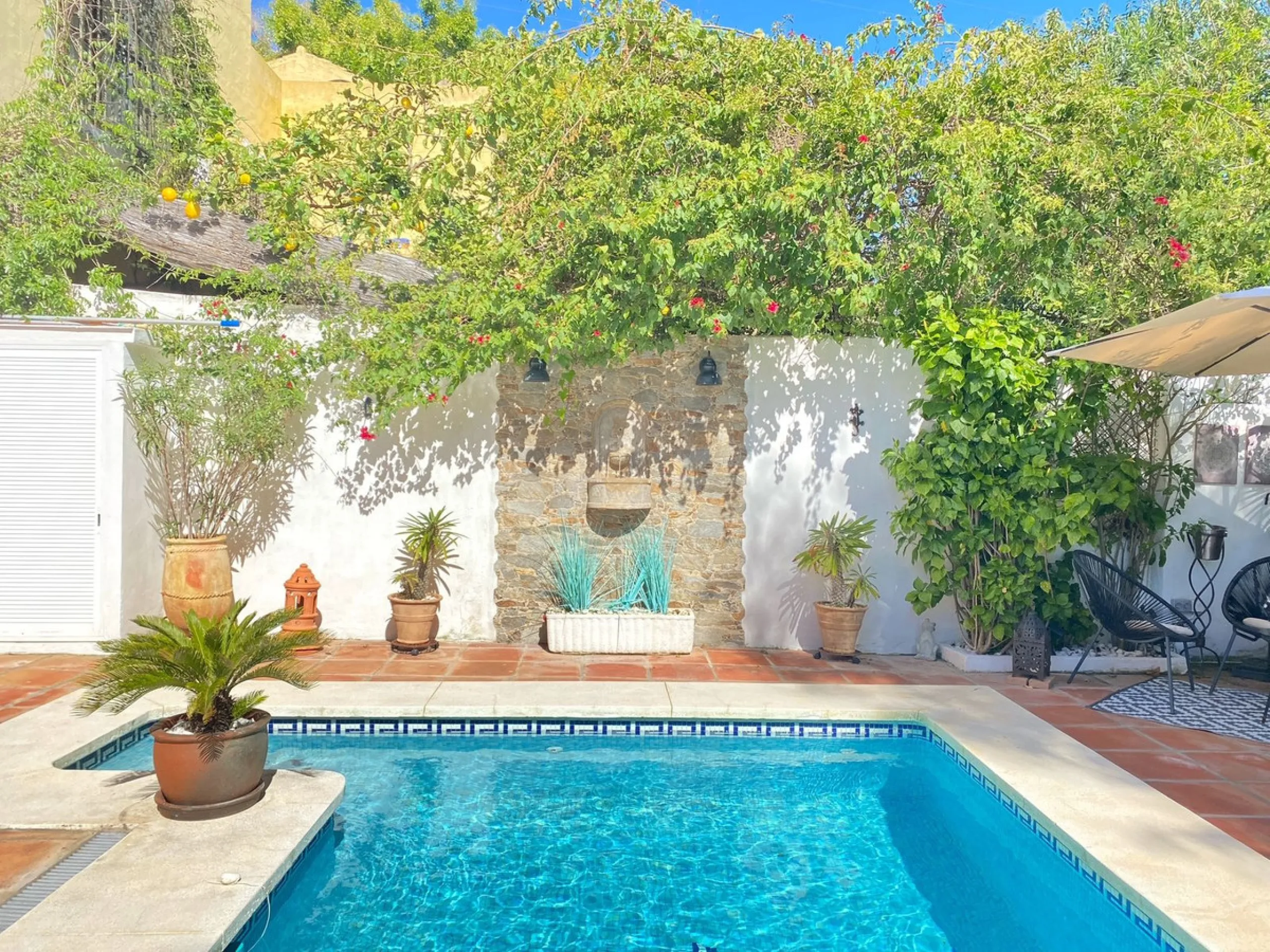 House - Semi-Detached House в продаже в Marbella, Málaga. В доме 3 спален и 2 ванных комнат. Площадь дома 107 м². Площадь участка 125 м²