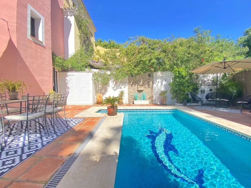 House - Semi-Detached House в продаже в Marbella, Málaga. В доме 3 спален и 2 ванных комнат. Площадь дома 107 м². Площадь участка 125 м²