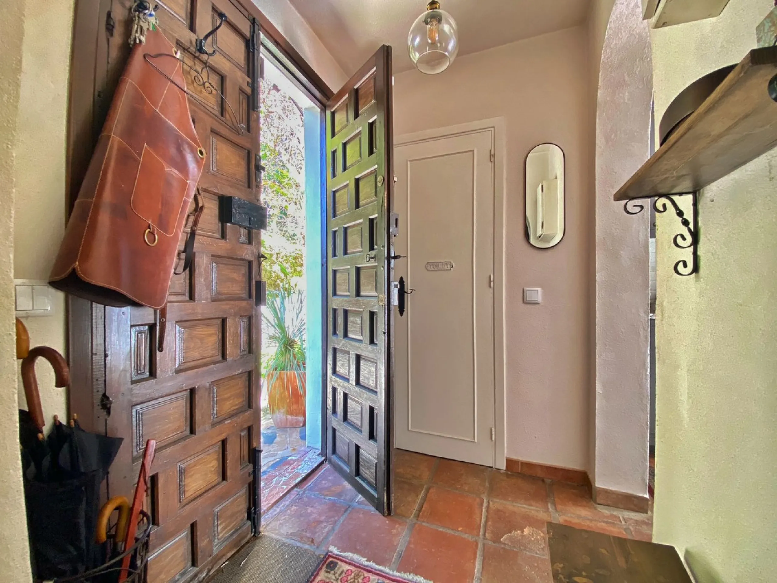 House - Semi-Detached House в продаже в Marbella, Málaga. В доме 3 спален и 2 ванных комнат. Площадь дома 107 м². Площадь участка 125 м²