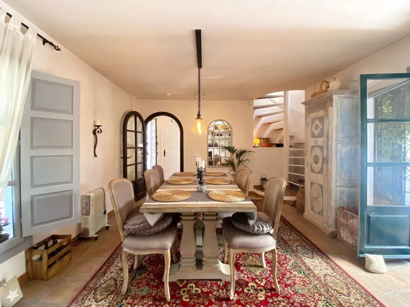 House - Semi-Detached House в продаже в Marbella, Málaga. В доме 3 спален и 2 ванных комнат. Площадь дома 107 м². Площадь участка 125 м²