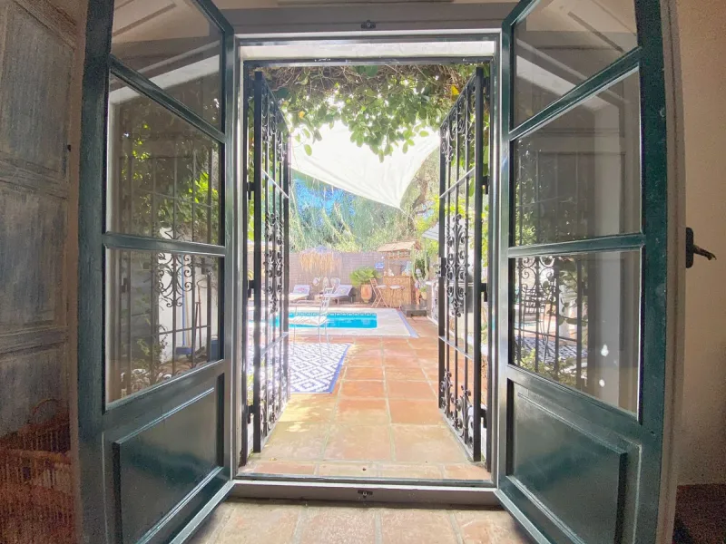 House - Semi-Detached House в продаже в Marbella, Málaga. В доме 3 спален и 2 ванных комнат. Площадь дома 107 м². Площадь участка 125 м²