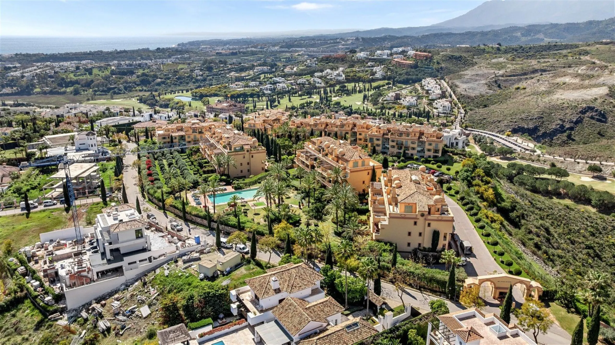 Exceptional panoramic duplex penthouse is located in the prestigious Los Flamingos Golf Resort and offers four bedrooms and two and a half bathrooms, beautifully presented in a refined modern rustic style.