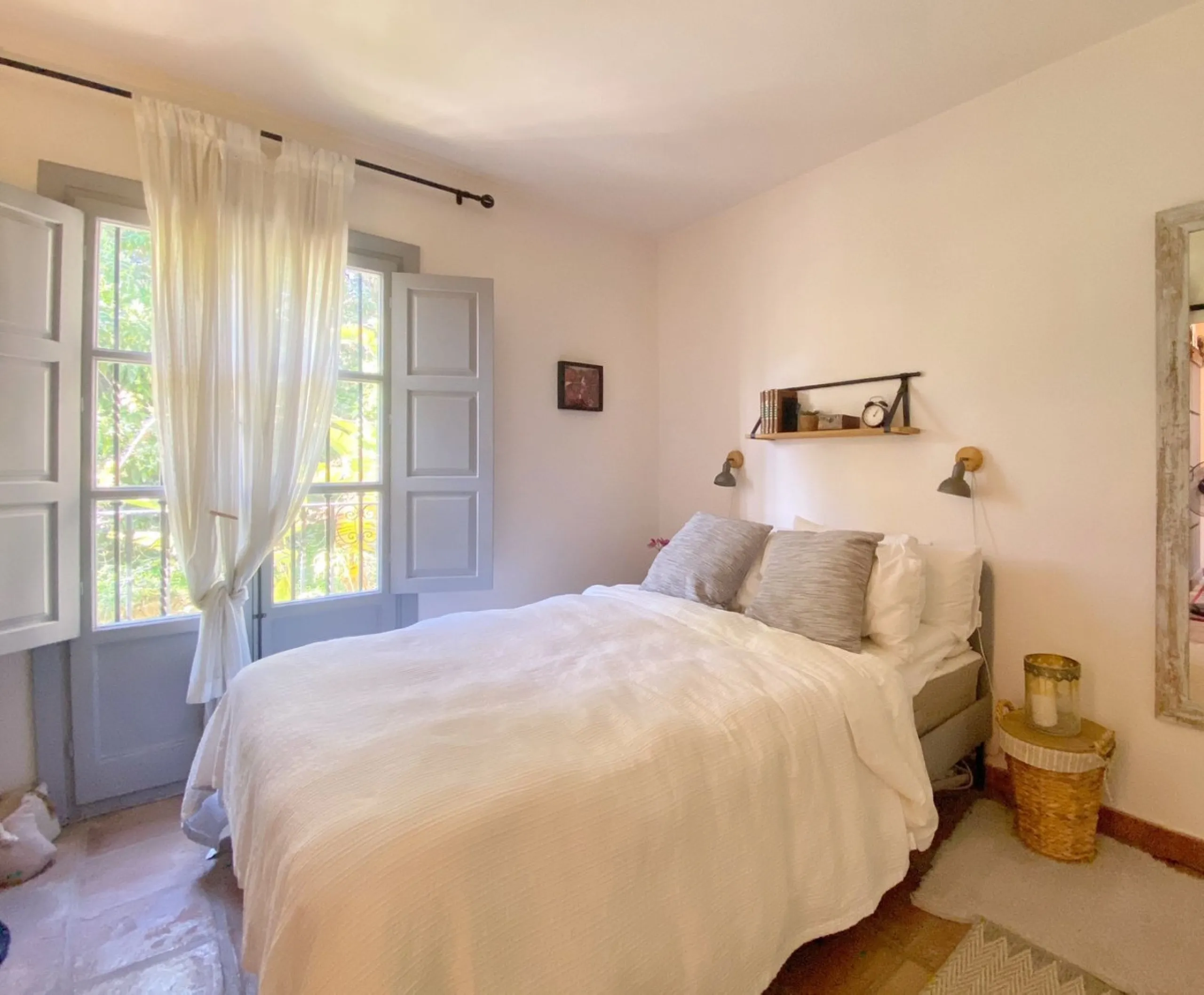 House - Semi-Detached House в продаже в Marbella, Málaga. В доме 3 спален и 2 ванных комнат. Площадь дома 107 м². Площадь участка 125 м²
