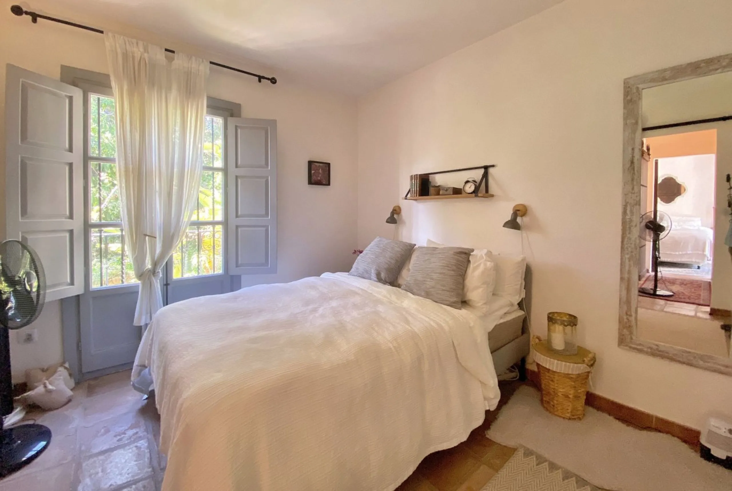 House - Semi-Detached House в продаже в Marbella, Málaga. В доме 3 спален и 2 ванных комнат. Площадь дома 107 м². Площадь участка 125 м²
