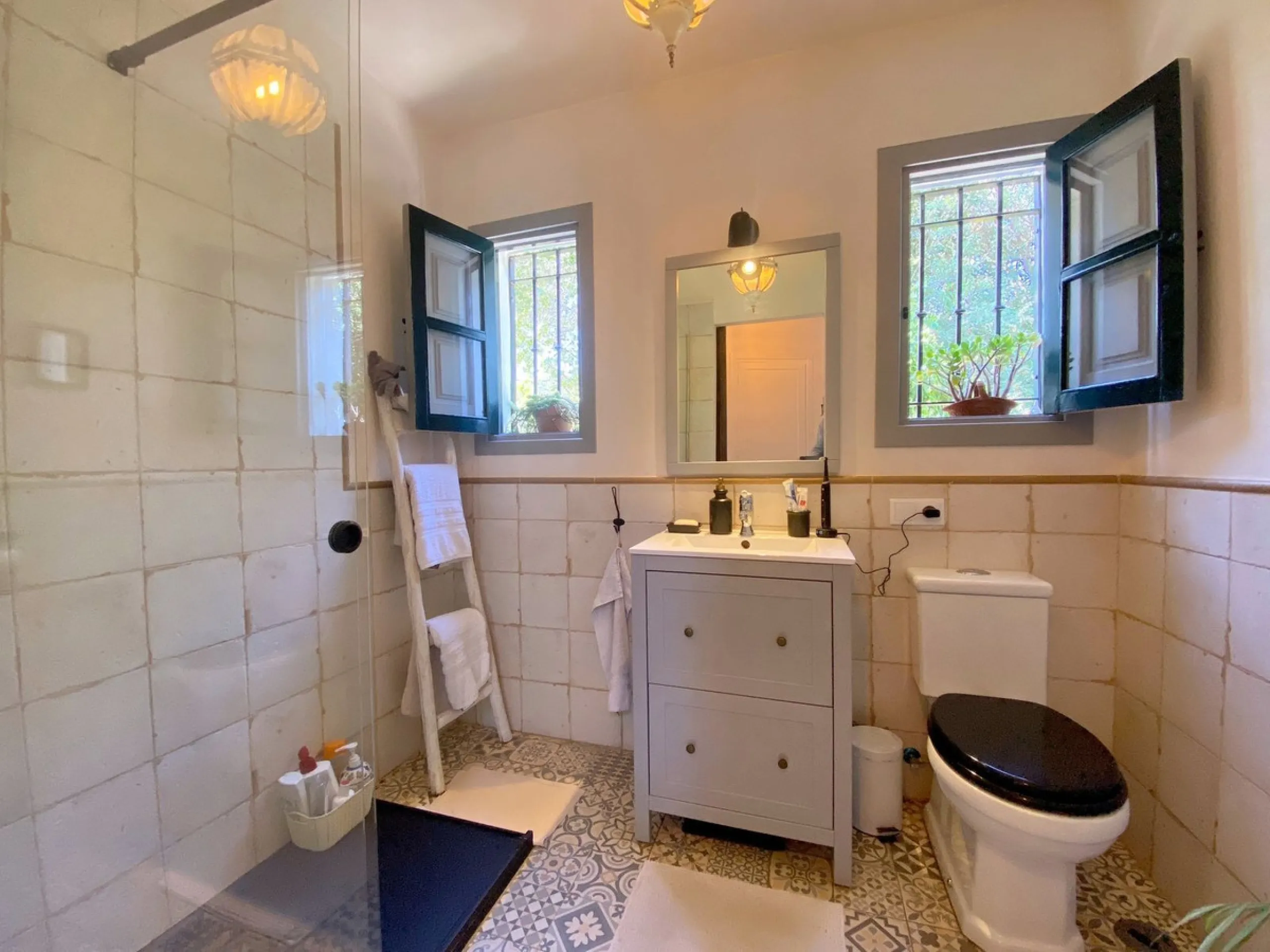 House - Semi-Detached House в продаже в Marbella, Málaga. В доме 3 спален и 2 ванных комнат. Площадь дома 107 м². Площадь участка 125 м²