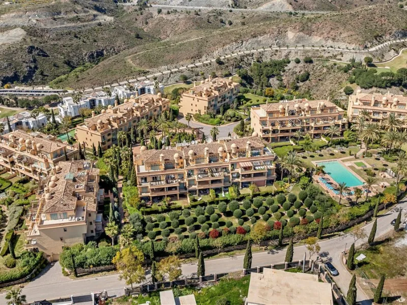 Exceptional panoramic duplex penthouse is located in the prestigious Los Flamingos Golf Resort and offers four bedrooms and two and a half bathrooms, beautifully presented in a refined modern rustic style.