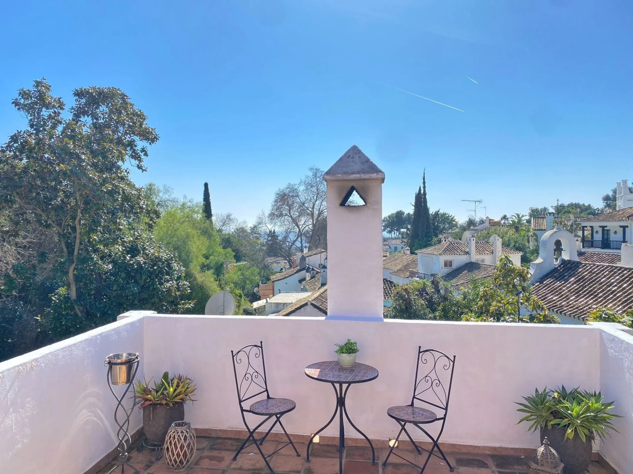 House - Semi-Detached House в продаже в Marbella, Málaga. В доме 3 спален и 2 ванных комнат. Площадь дома 107 м². Площадь участка 125 м²