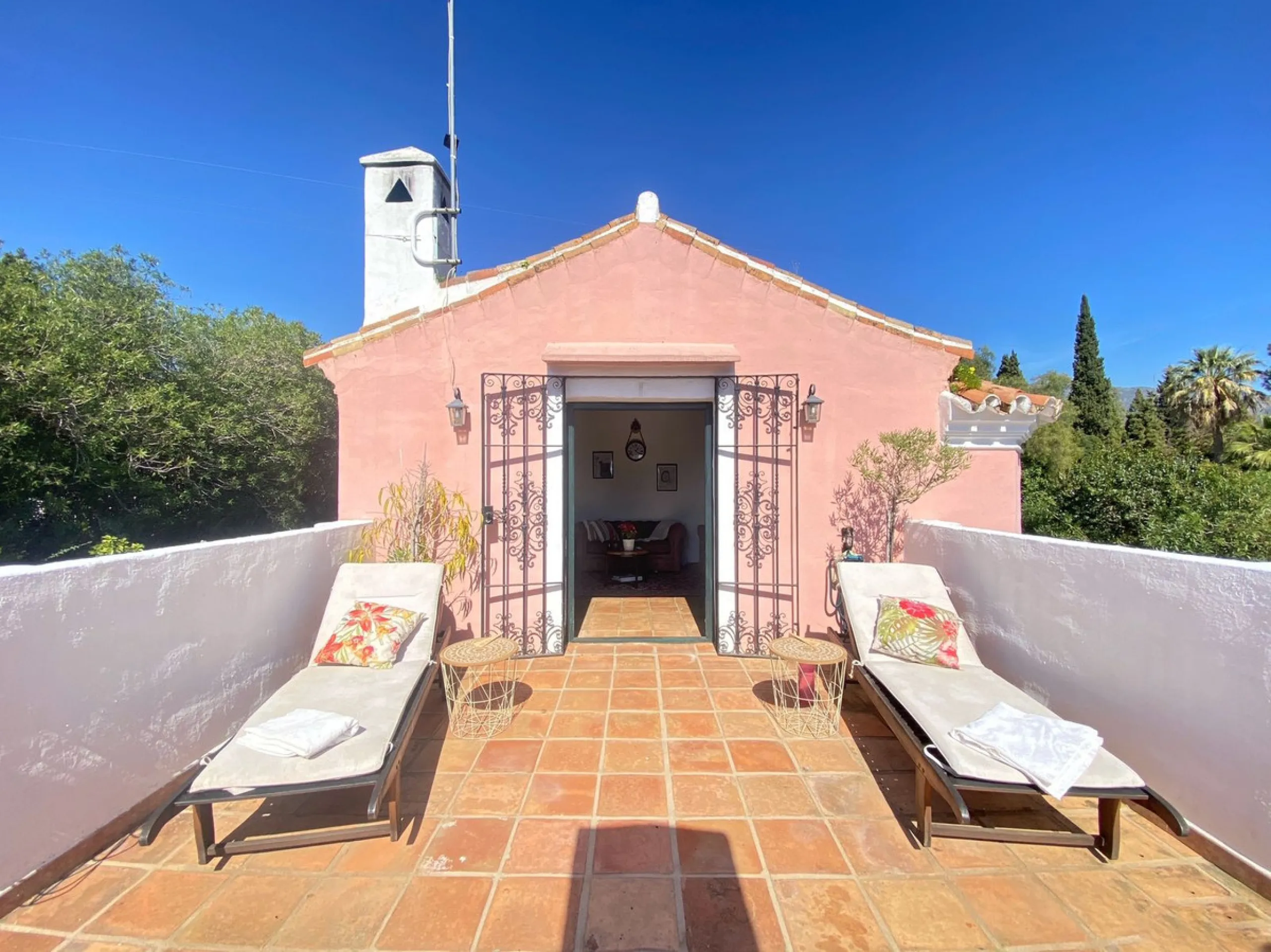 House - Semi-Detached House в продаже в Marbella, Málaga. В доме 3 спален и 2 ванных комнат. Площадь дома 107 м². Площадь участка 125 м²