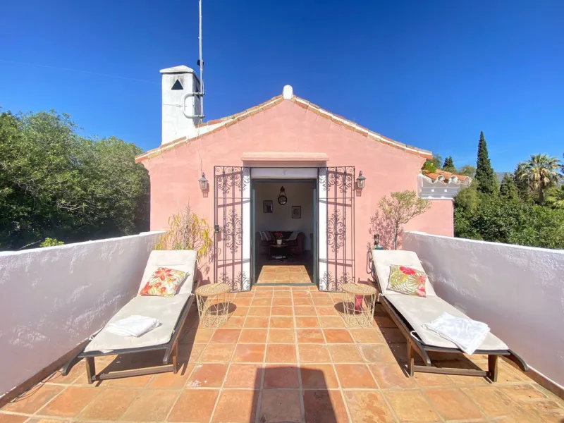 House - Semi-Detached House в продаже в Marbella, Málaga. В доме 3 спален и 2 ванных комнат. Площадь дома 107 м². Площадь участка 125 м²