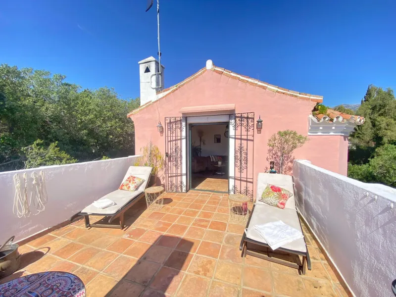 House - Semi-Detached House в продаже в Marbella, Málaga. В доме 3 спален и 2 ванных комнат. Площадь дома 107 м². Площадь участка 125 м²
