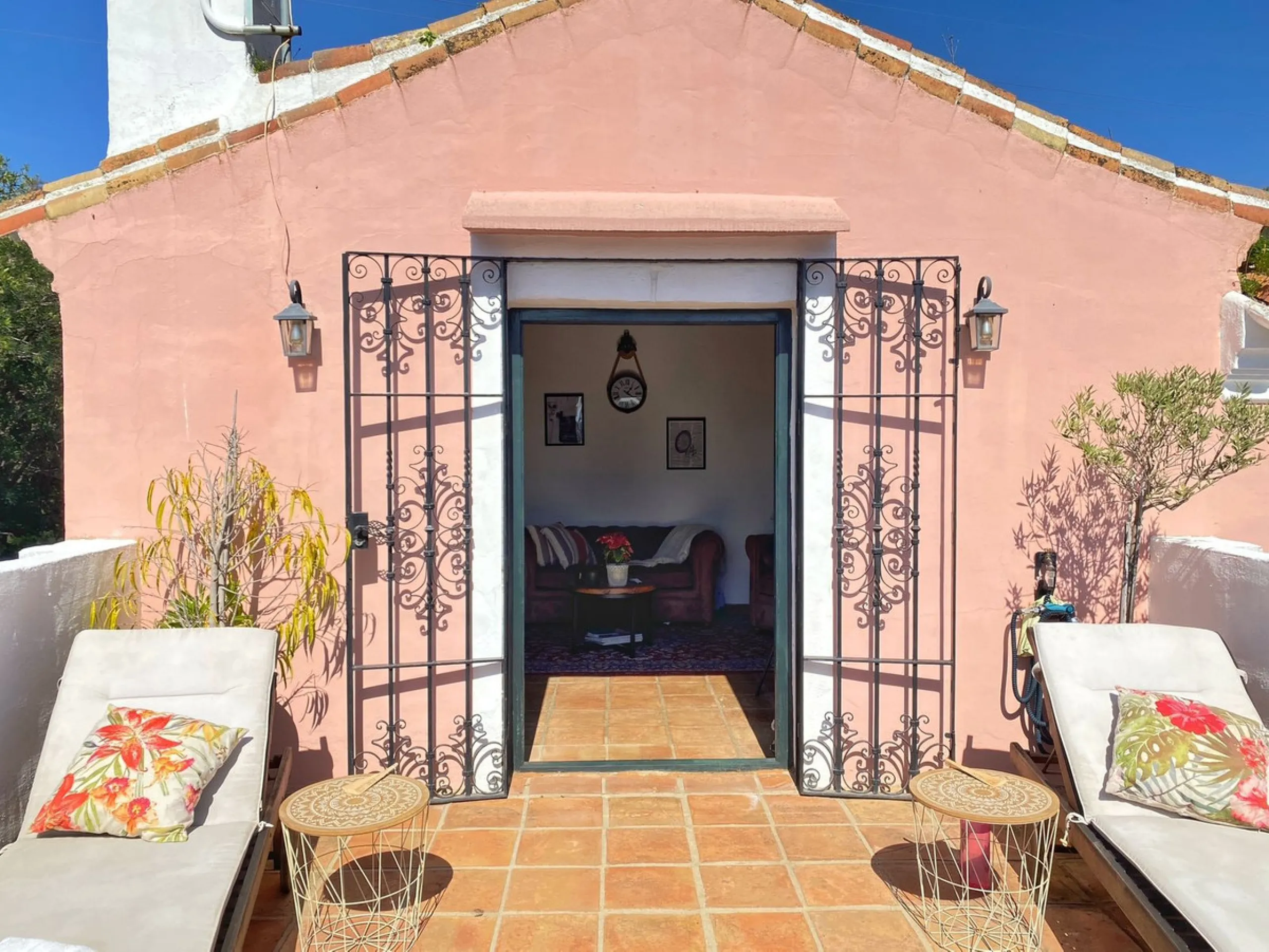 House - Semi-Detached House в продаже в Marbella, Málaga. В доме 3 спален и 2 ванных комнат. Площадь дома 107 м². Площадь участка 125 м²