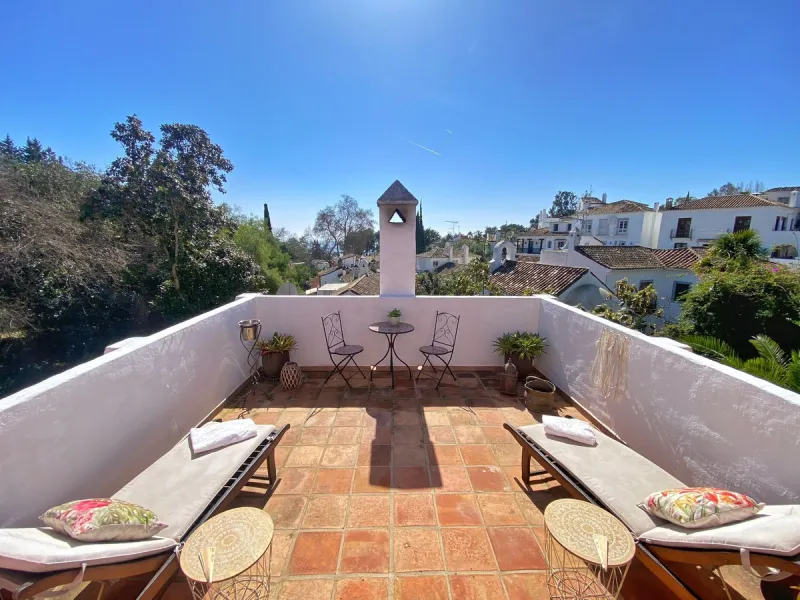 House - Semi-Detached House в продаже в Marbella, Málaga. В доме 3 спален и 2 ванных комнат. Площадь дома 107 м². Площадь участка 125 м²