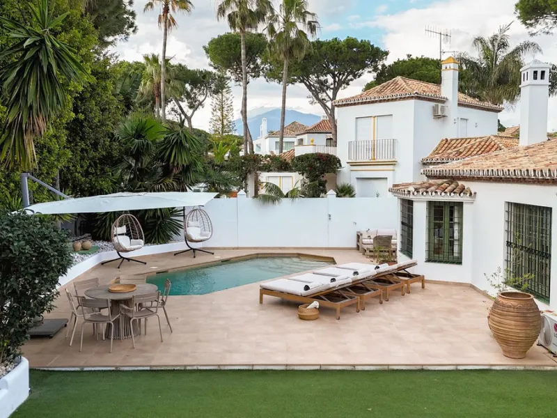 Exclusive Detached Beachside Villa - renovated in 2021