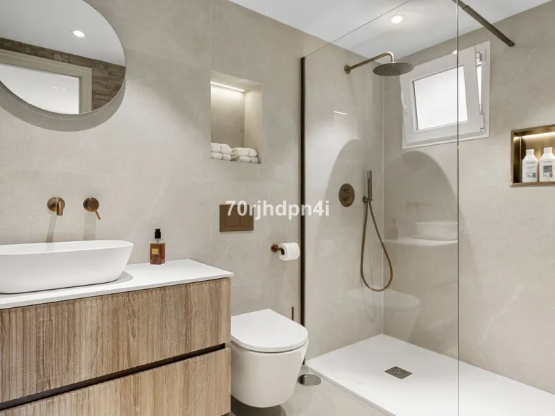 Fully Renovated Ground Floor Apartment in a Prime Location in Nueva Andalucía