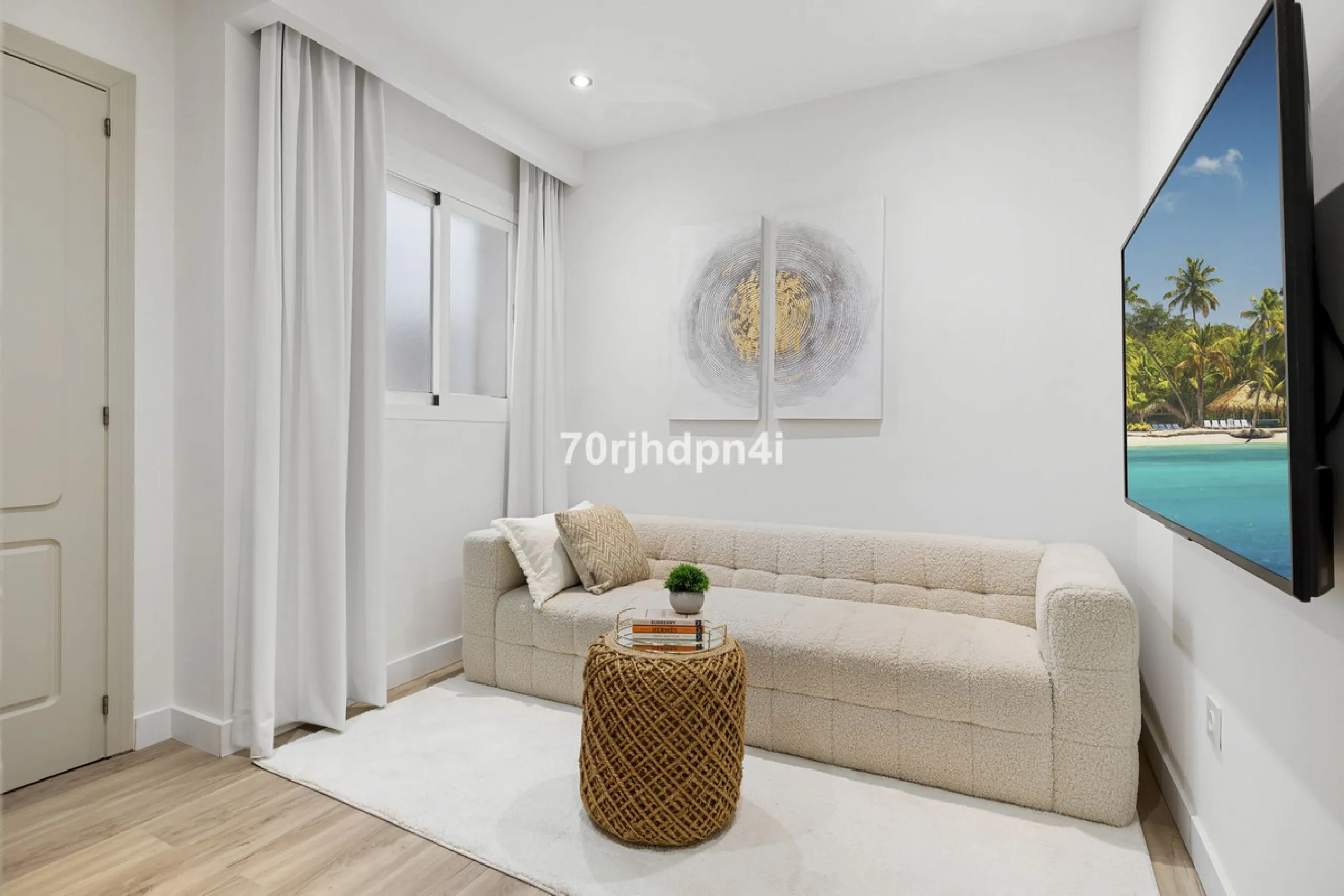 Fully Renovated Ground Floor Apartment in a Prime Location in Nueva Andalucía