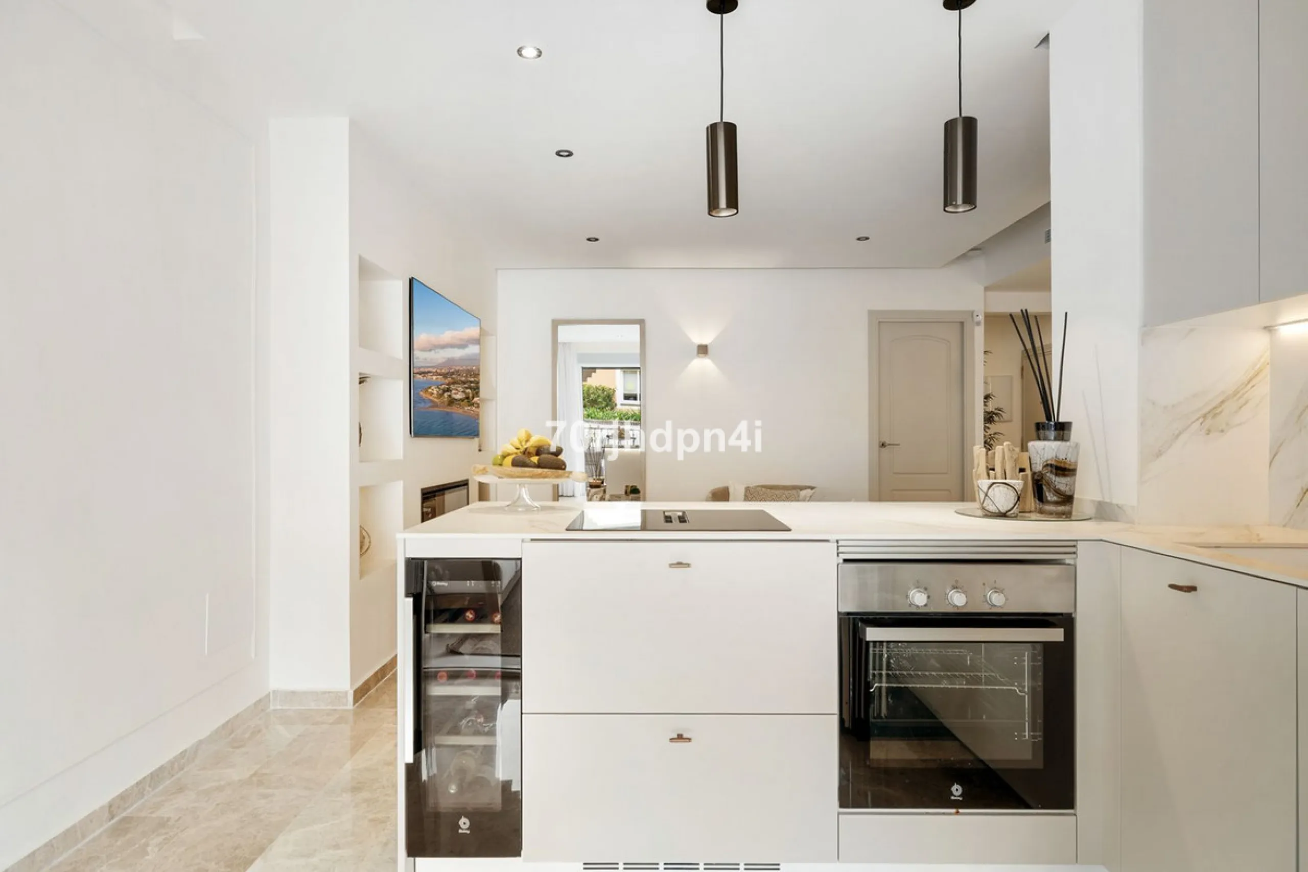 Fully Renovated Ground Floor Apartment in a Prime Location in Nueva Andalucía