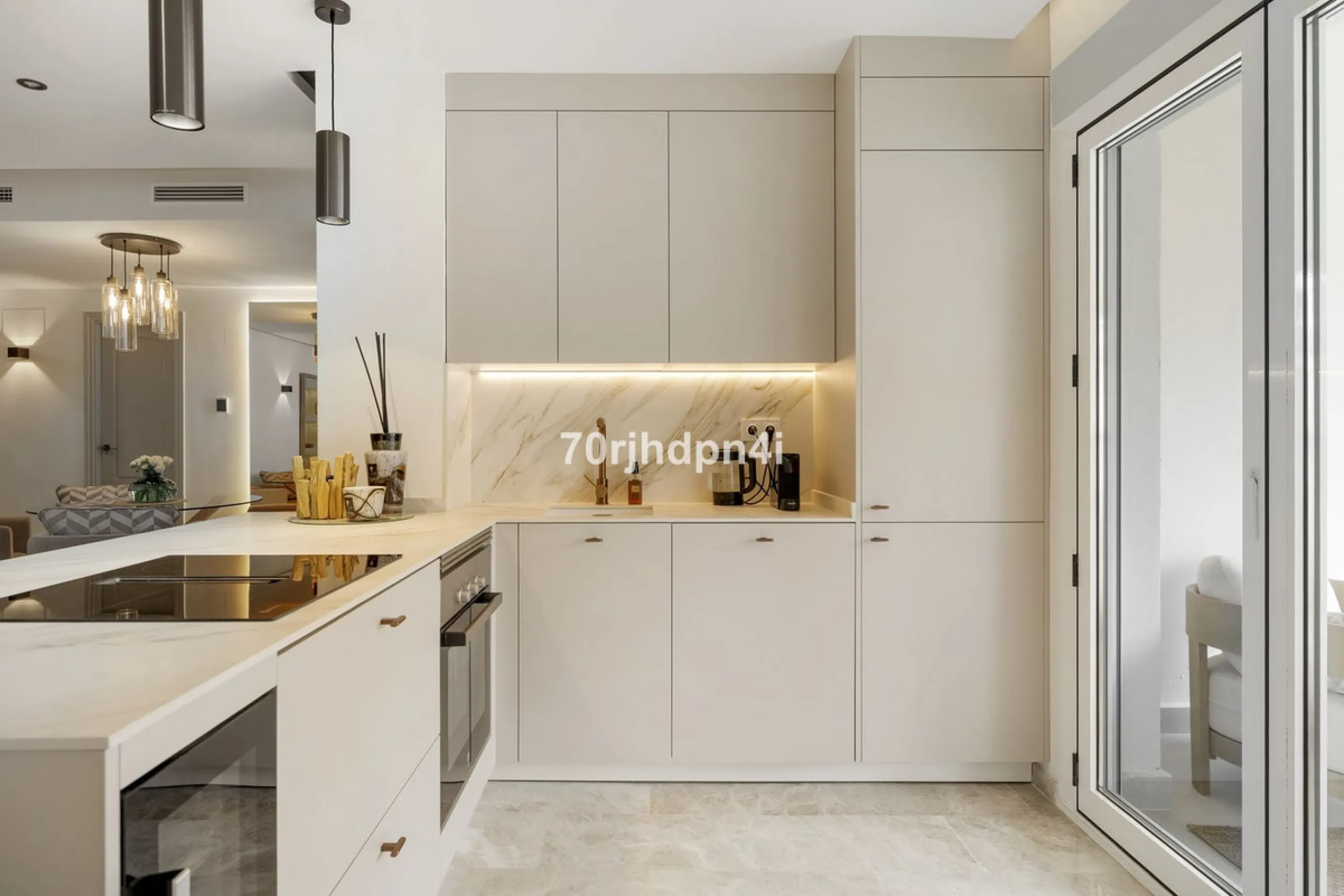 Fully Renovated Ground Floor Apartment in a Prime Location in Nueva Andalucía