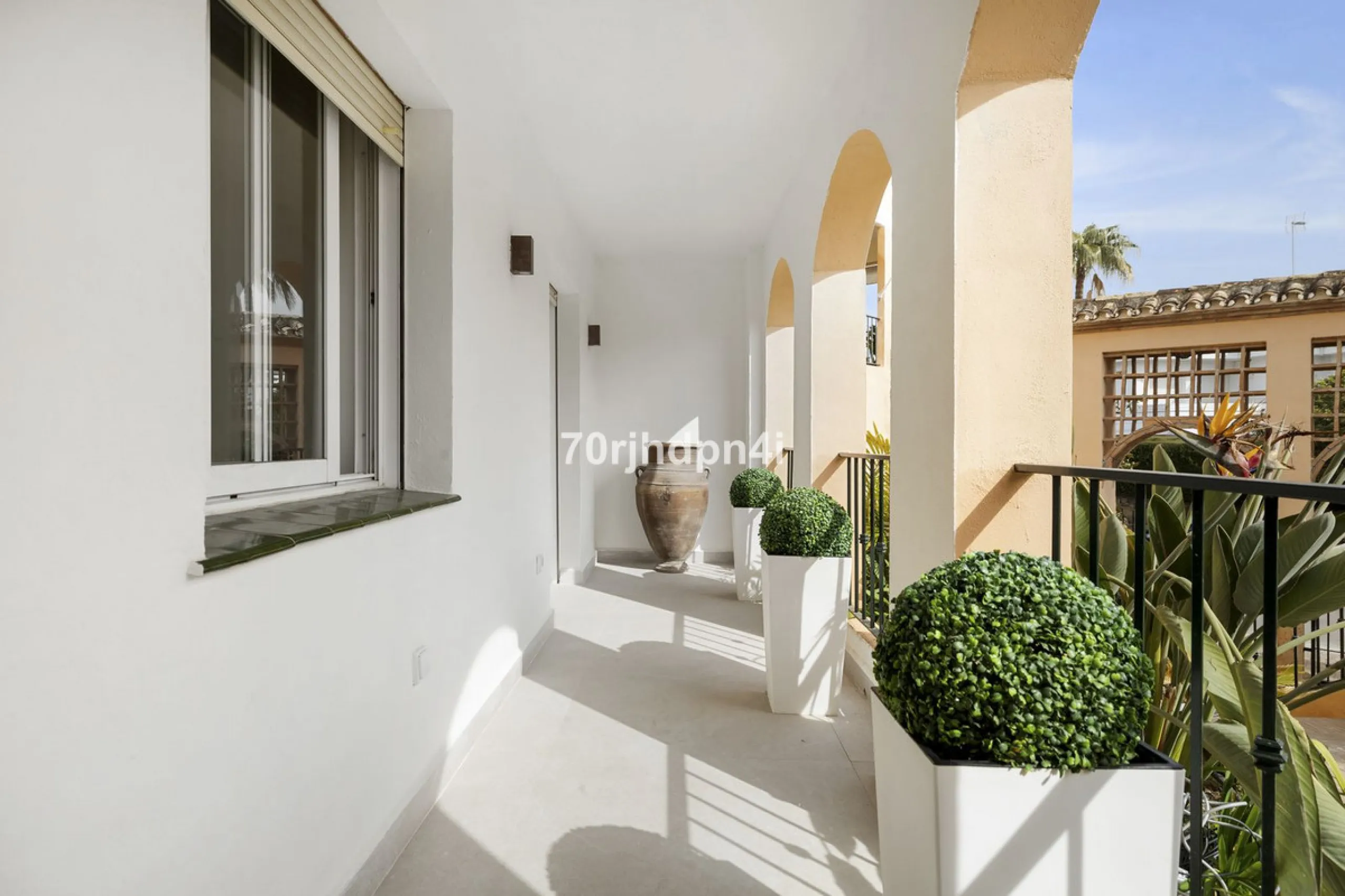 Fully Renovated Ground Floor Apartment in a Prime Location in Nueva Andalucía