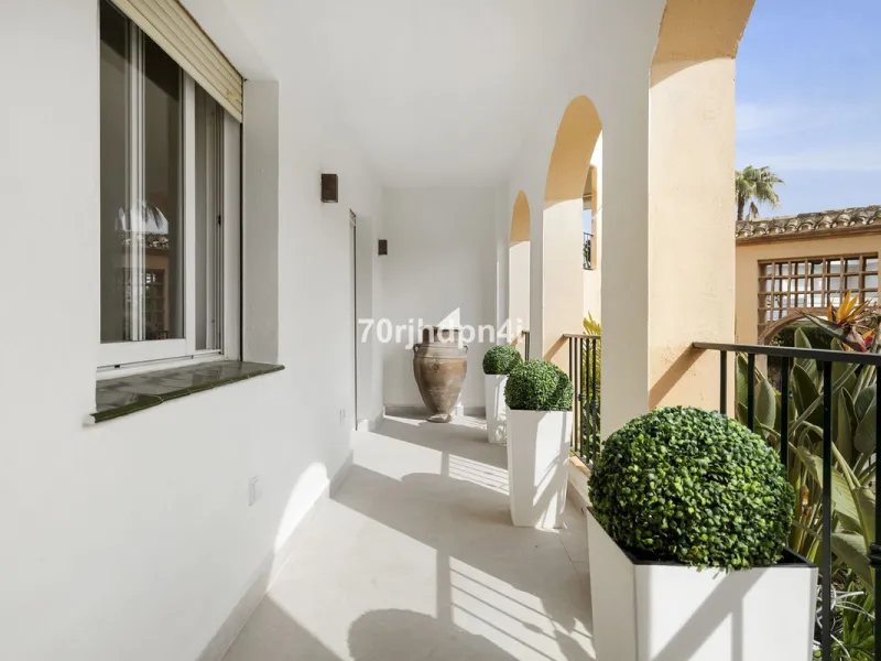 Fully Renovated Ground Floor Apartment in a Prime Location in Nueva Andalucía