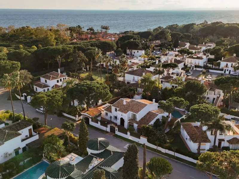 Exclusive Detached Beachside Villa - renovated in 2021