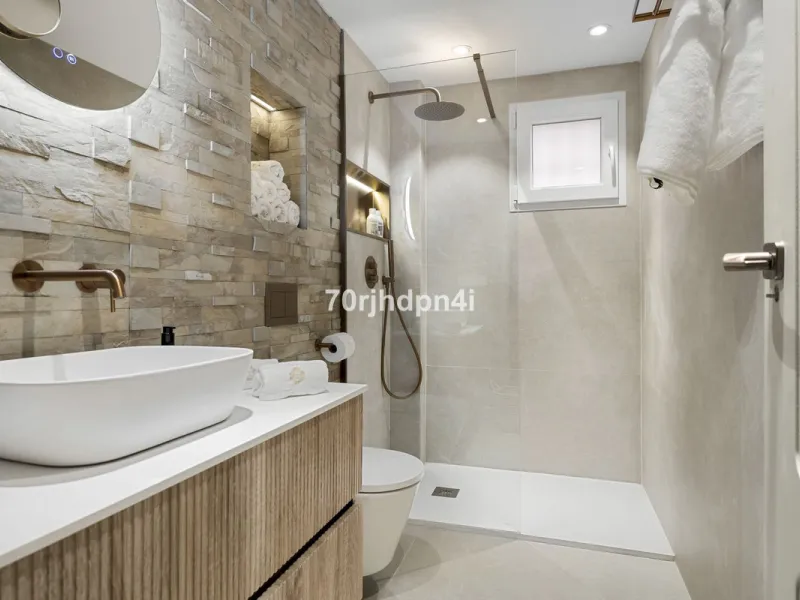 Fully Renovated Ground Floor Apartment in a Prime Location in Nueva Andalucía