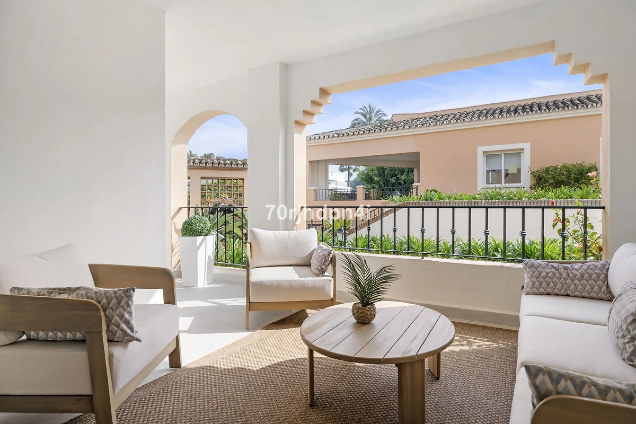 Fully Renovated Ground Floor Apartment in a Prime Location in Nueva Andalucía