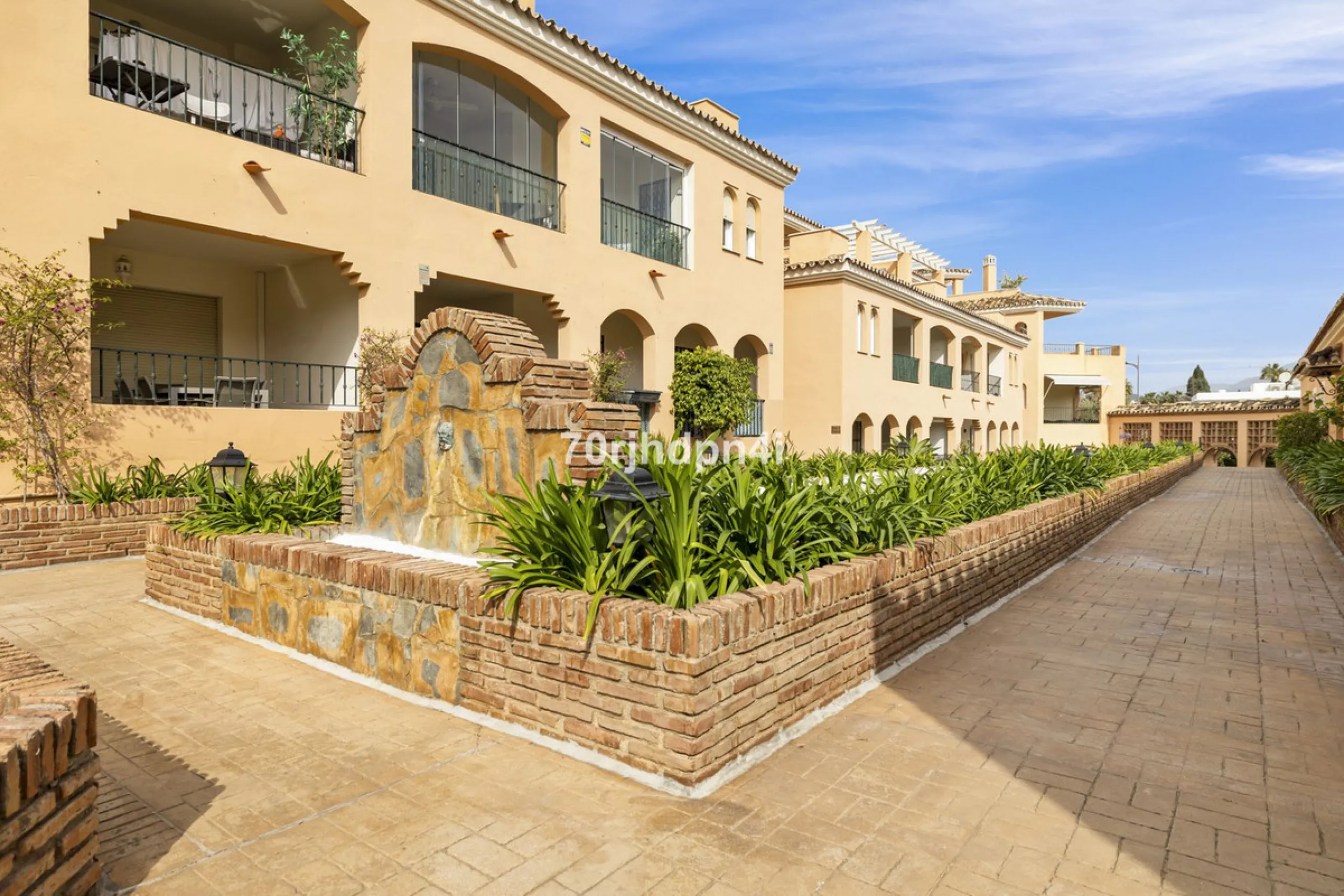 Fully Renovated Ground Floor Apartment in a Prime Location in Nueva Andalucía