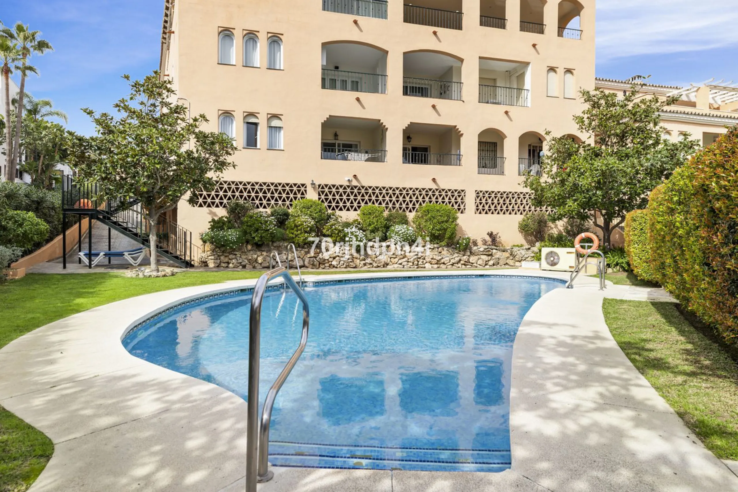 Fully Renovated Ground Floor Apartment in a Prime Location in Nueva Andalucía