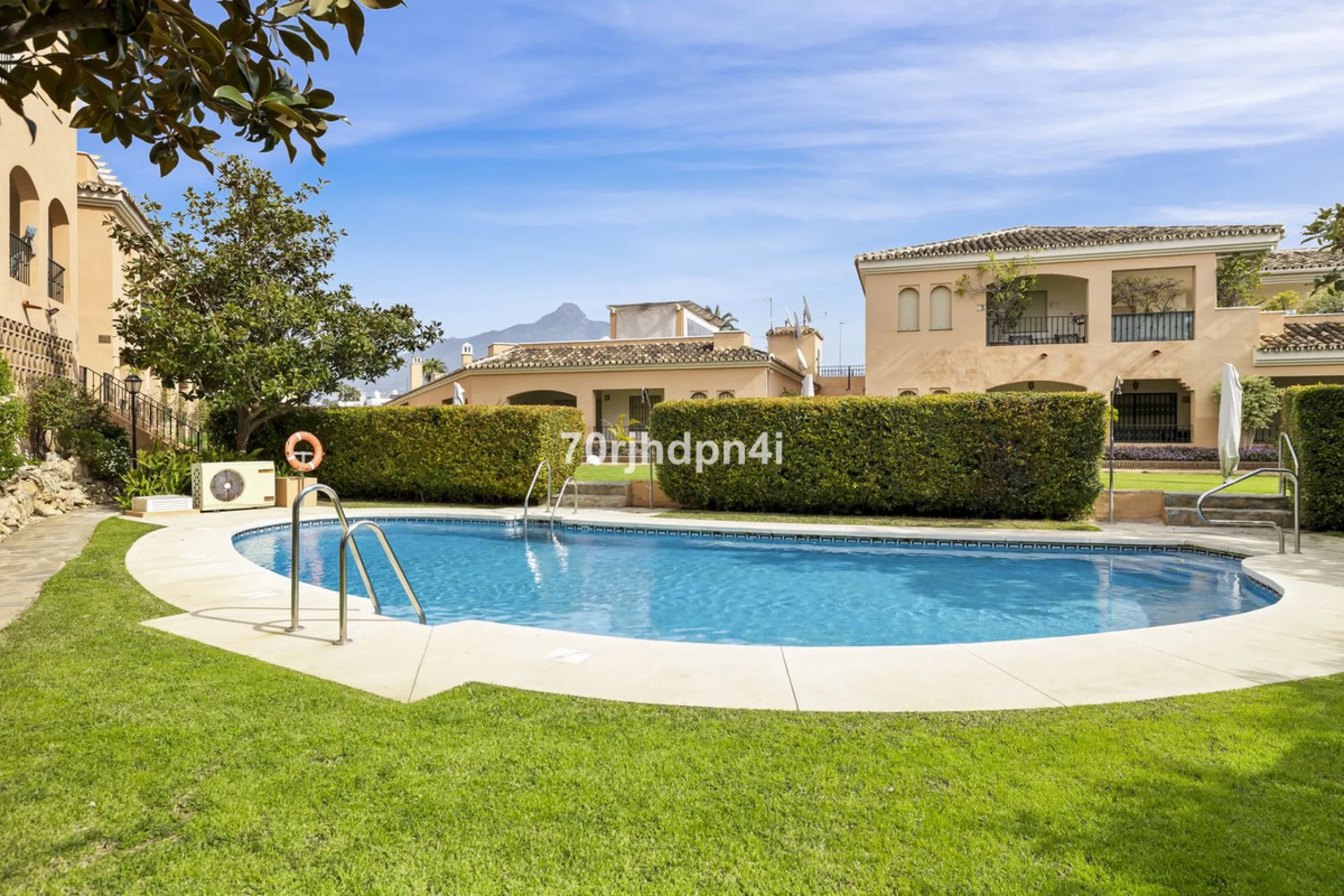 Fully Renovated Ground Floor Apartment in a Prime Location in Nueva Andalucía