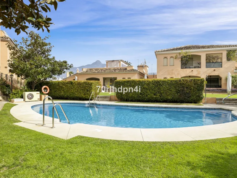 Fully Renovated Ground Floor Apartment in a Prime Location in Nueva Andalucía
