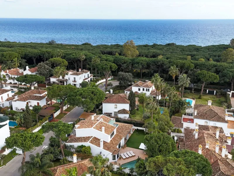 Exclusive Detached Beachside Villa - renovated in 2021