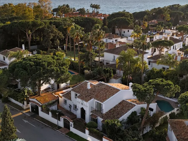 Exclusive Detached Beachside Villa - renovated in 2021