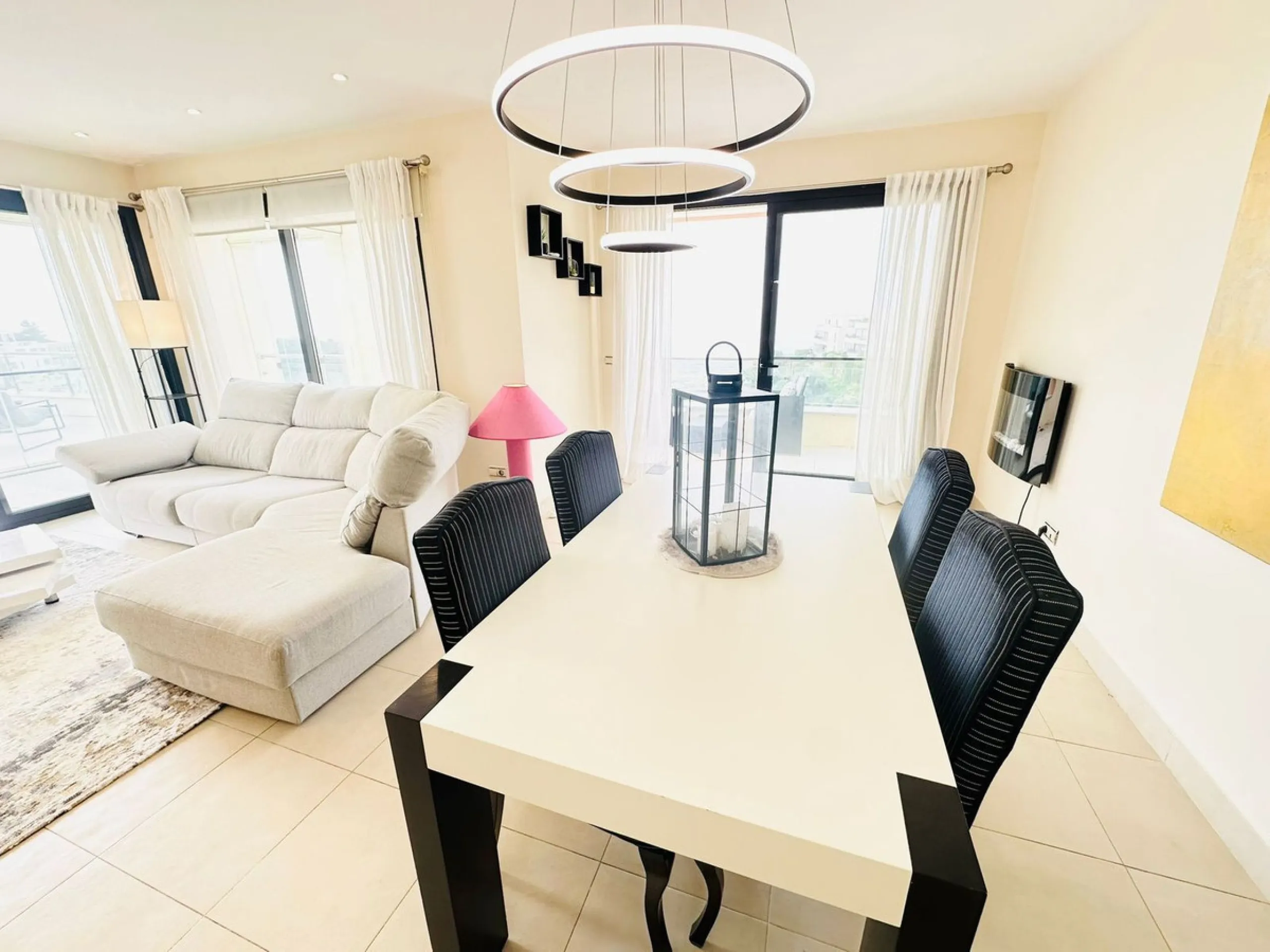 Apartment - Penthouse в продаже в Marbella, Málaga. В доме 3 спален и 3 ванных комнат. Площадь дома 139 м²