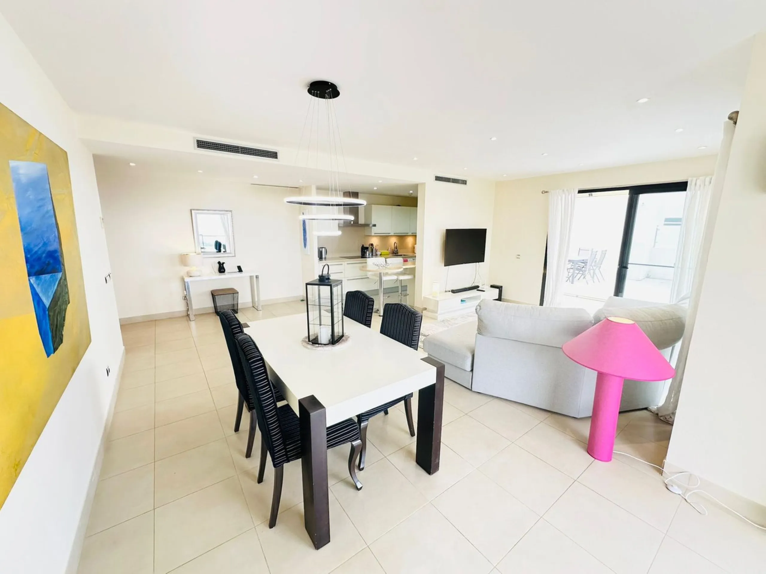 Apartment - Penthouse в продаже в Marbella, Málaga. В доме 3 спален и 3 ванных комнат. Площадь дома 139 м²