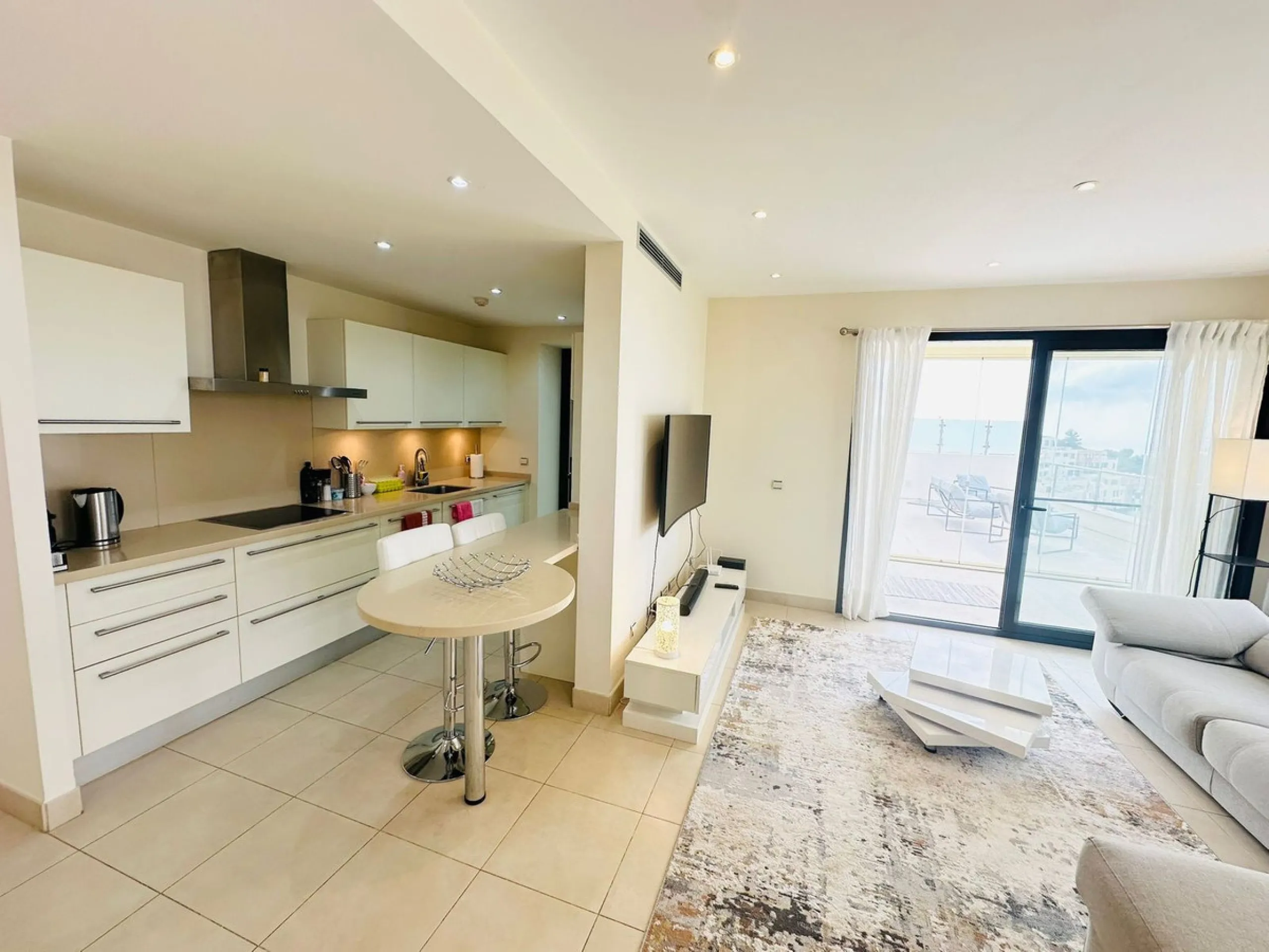 Apartment - Penthouse в продаже в Marbella, Málaga. В доме 3 спален и 3 ванных комнат. Площадь дома 139 м²