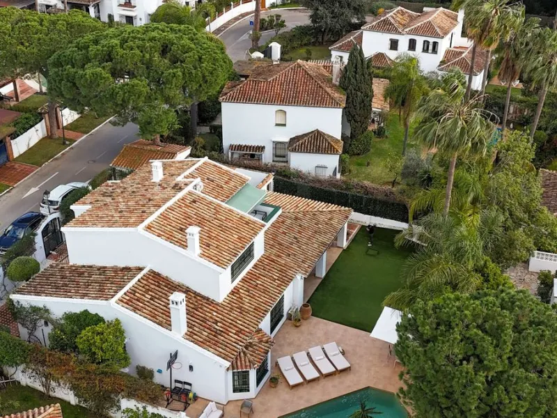 Exclusive Detached Beachside Villa - renovated in 2021