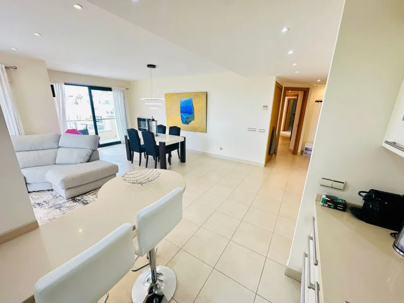 Apartment - Penthouse в продаже в Marbella, Málaga. В доме 3 спален и 3 ванных комнат. Площадь дома 139 м²