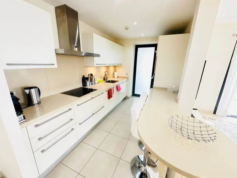Apartment - Penthouse в продаже в Marbella, Málaga. В доме 3 спален и 3 ванных комнат. Площадь дома 139 м²