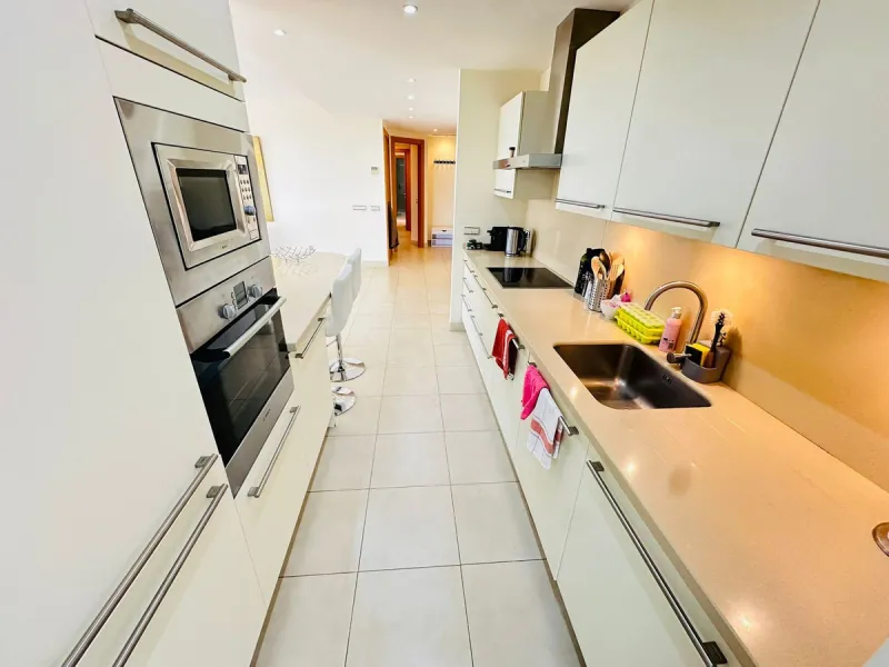 Apartment - Penthouse в продаже в Marbella, Málaga. В доме 3 спален и 3 ванных комнат. Площадь дома 139 м²