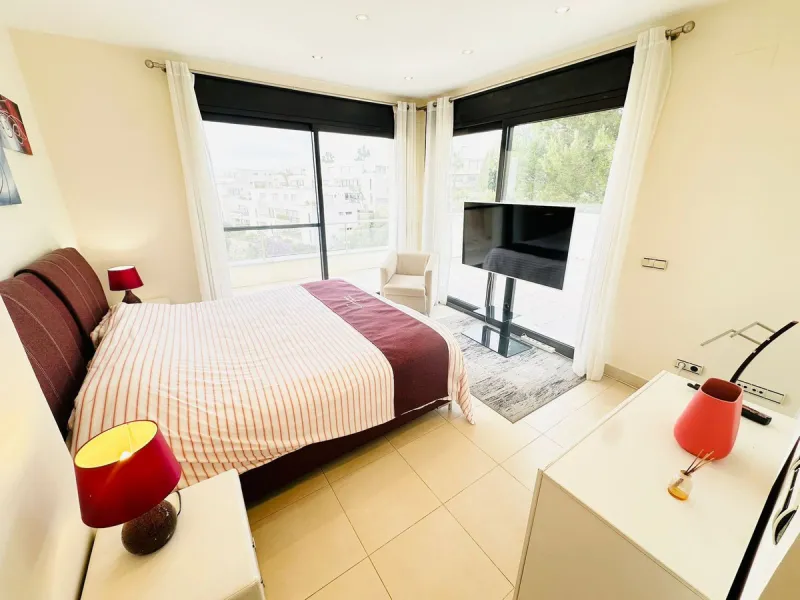 Apartment - Penthouse в продаже в Marbella, Málaga. В доме 3 спален и 3 ванных комнат. Площадь дома 139 м²