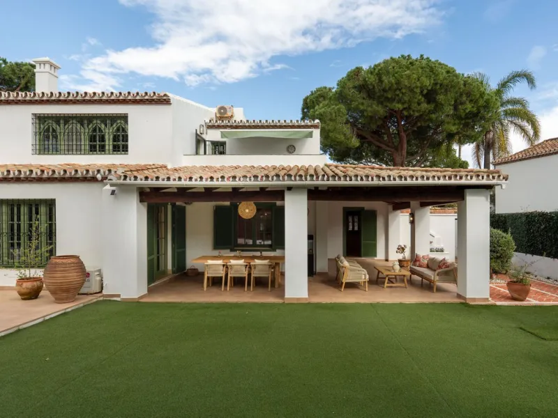 Exclusive Detached Beachside Villa - renovated in 2021