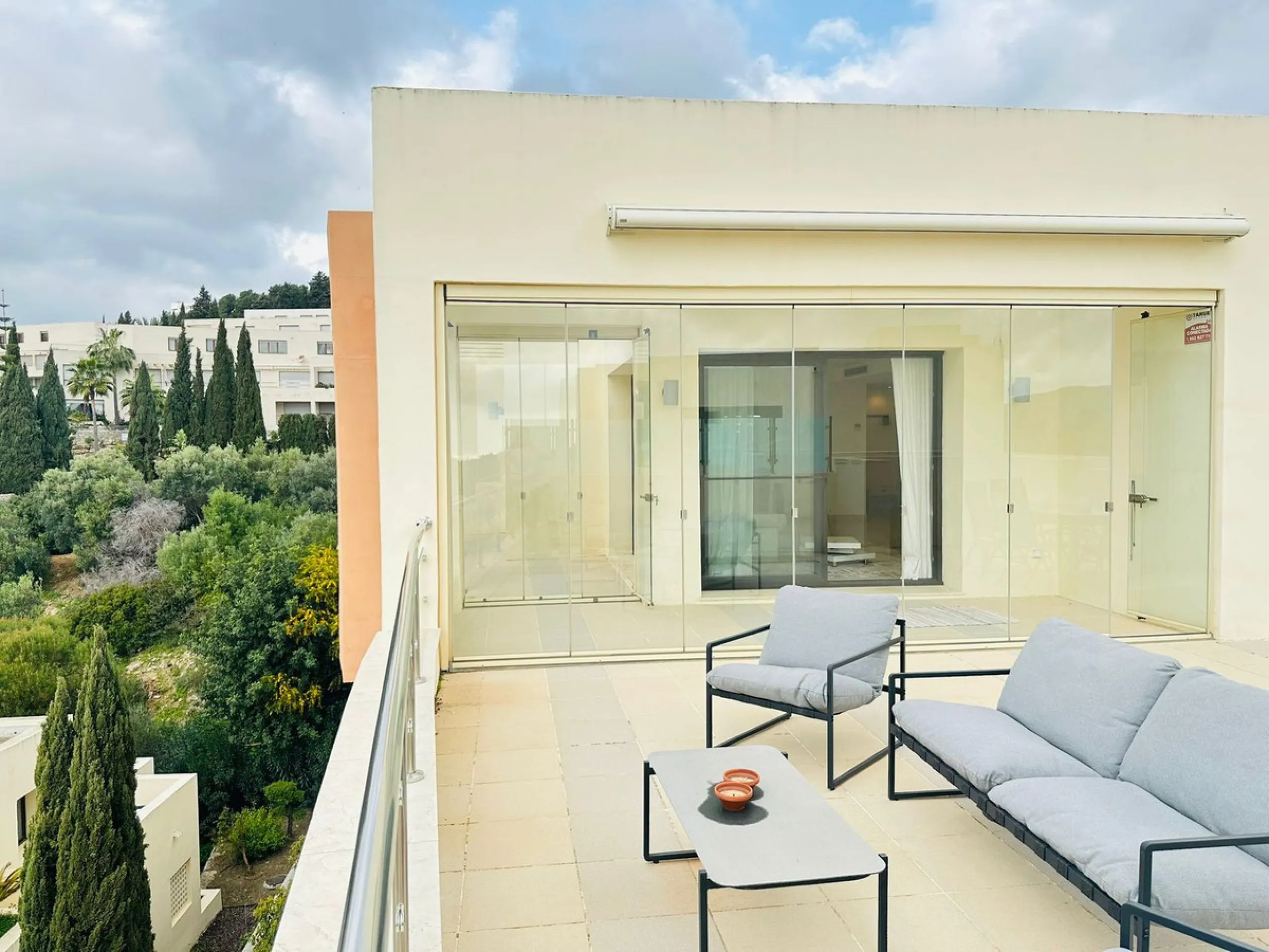 Apartment - Penthouse в продаже в Marbella, Málaga. В доме 3 спален и 3 ванных комнат. Площадь дома 139 м²