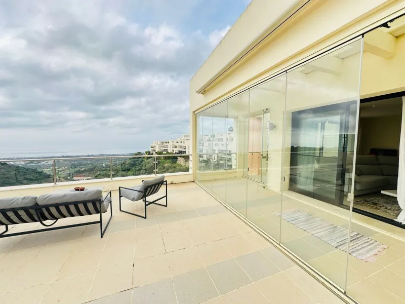 Apartment - Penthouse в продаже в Marbella, Málaga. В доме 3 спален и 3 ванных комнат. Площадь дома 139 м²