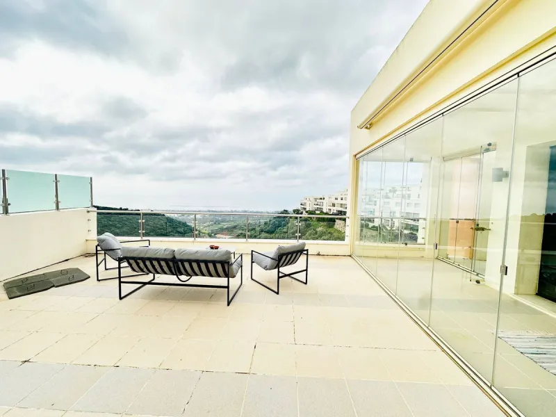 Apartment - Penthouse в продаже в Marbella, Málaga. В доме 3 спален и 3 ванных комнат. Площадь дома 139 м²