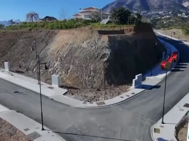 Amazing opportunity for investors. Residential Plot for Sale in Torreblanca Fuengirola , less than one km from the prestigious El Higeron area..